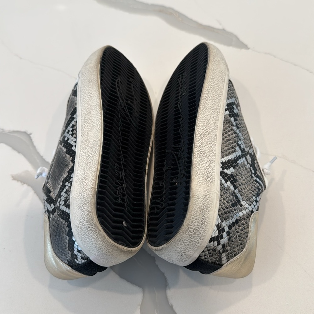 Vintage Havana Women's White and Black Trainers
Size US 7.5 - Picture 5 of 9